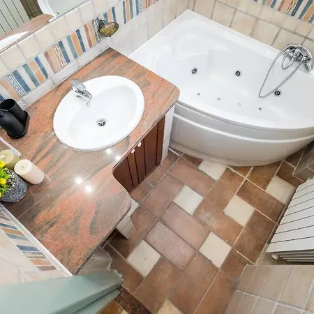 Classy Queen Elisabeth - 2br Apartment *