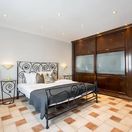 Classy Queen Elisabeth - 2br