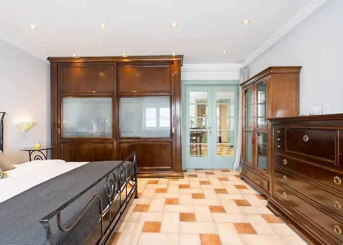 Classy Queen Elisabeth - 2br * Bükreş