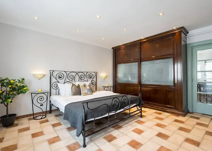 Classy Queen Elisabeth - 2br