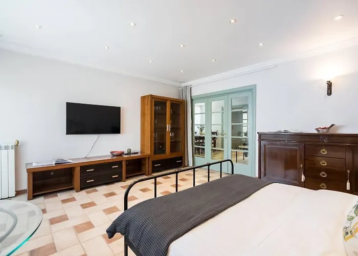 Classy Queen Elisabeth - 2br Apartment